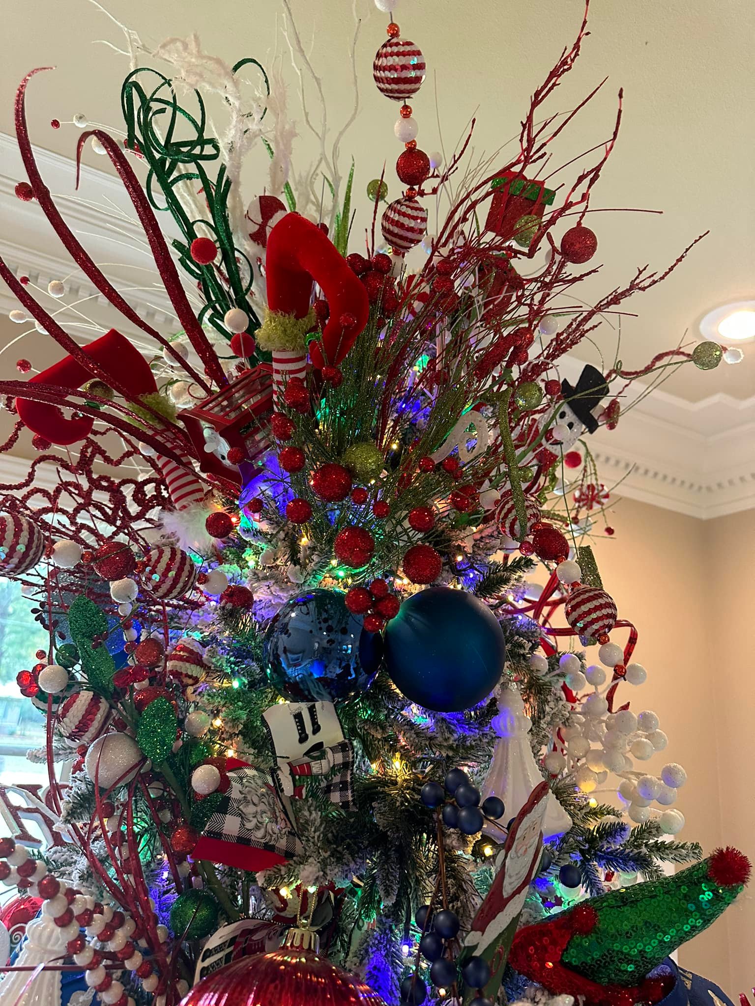 Famous flowers and gifts Christmas Tree