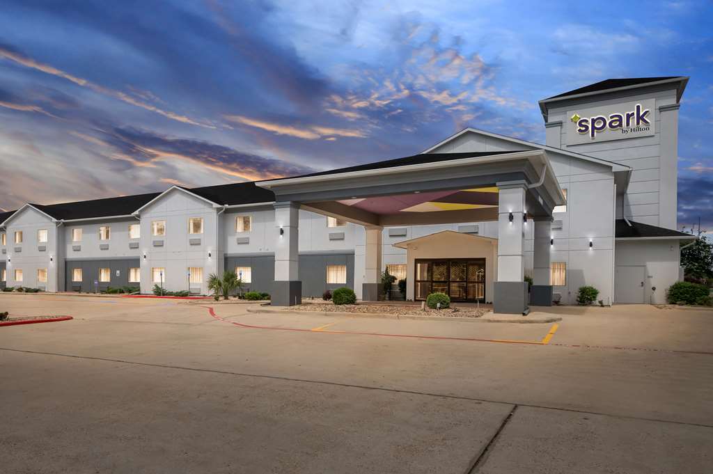 Spark by Hilton Exterior