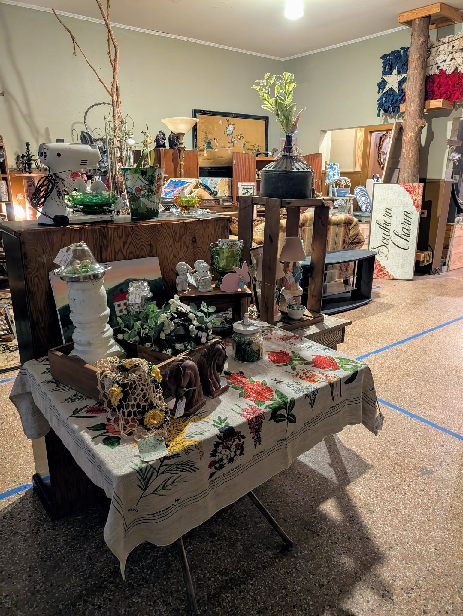 Antiques & Treasures