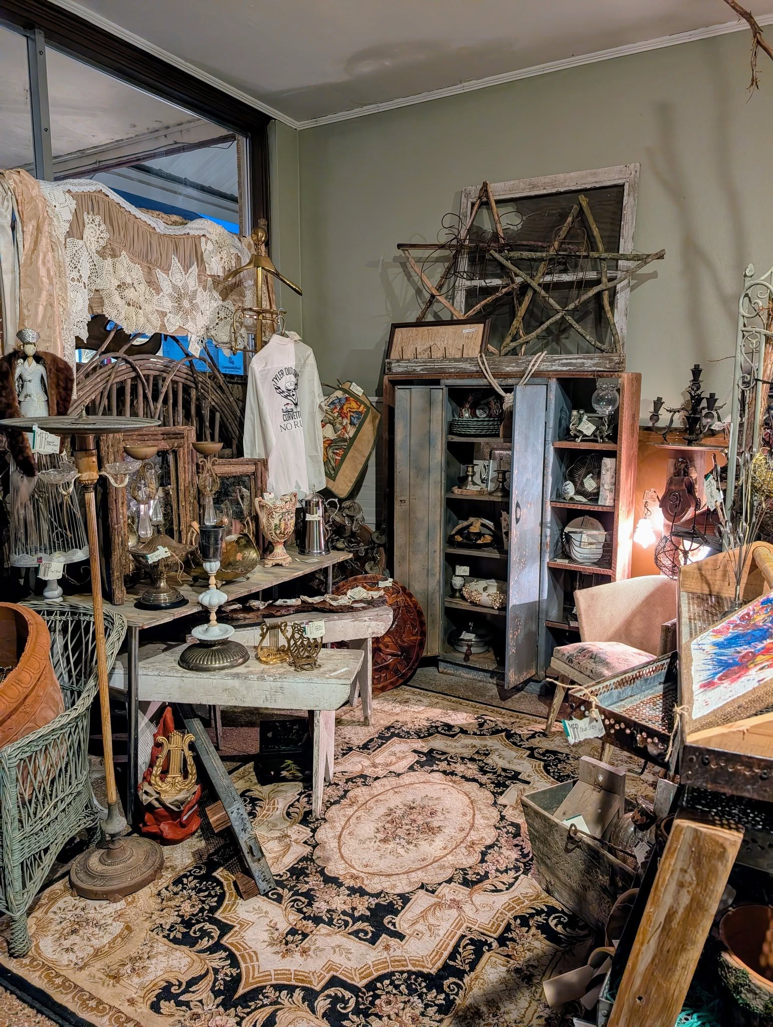 5 Point Antiques & Treasures Mini-Mall